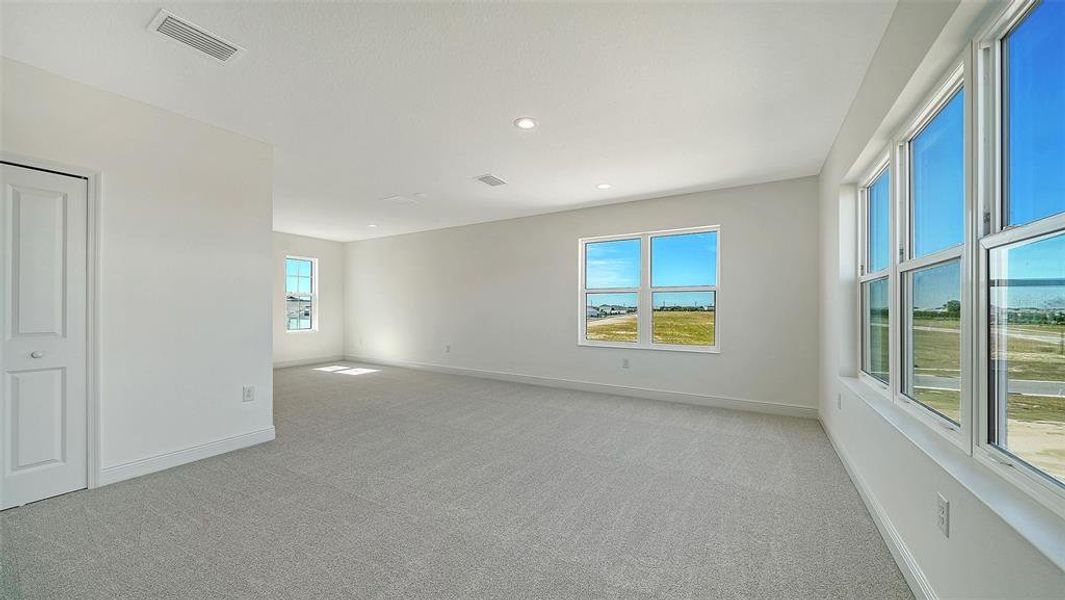 Spacious, unfurnished interior of a new home in Windward, Sarasota (Image 25). Spacious, unfurnished interior of a new home in Windward, Sarasota (Image 25).