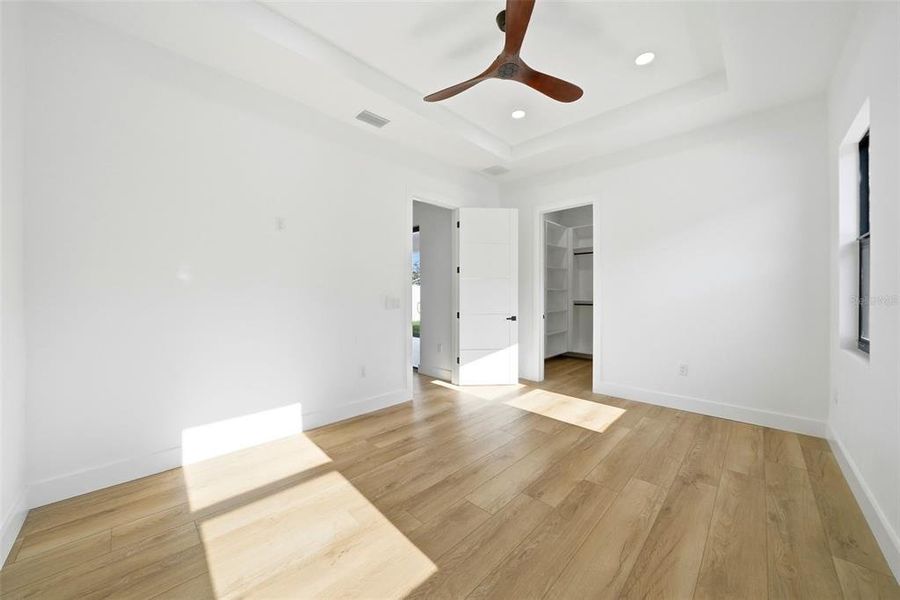 Spacious, unfurnished interior of a new home in , St. Petersburg (Image 38).