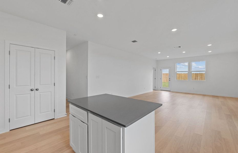 Spacious, unfurnished interior of a new home in Alto, San Marcos (Image 13).