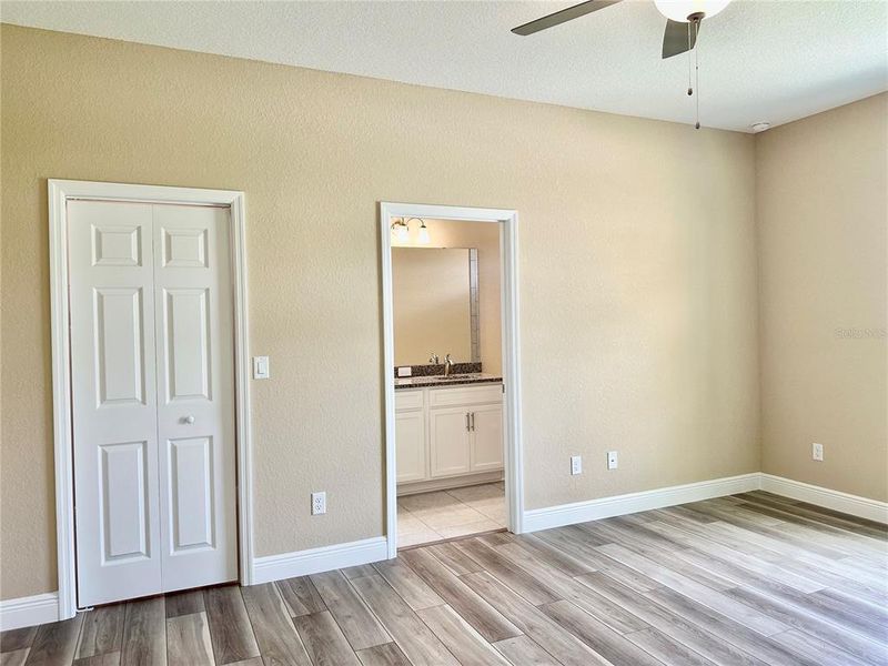 Spacious, unfurnished interior of a new home in , Weeki Wachee (Image 41).