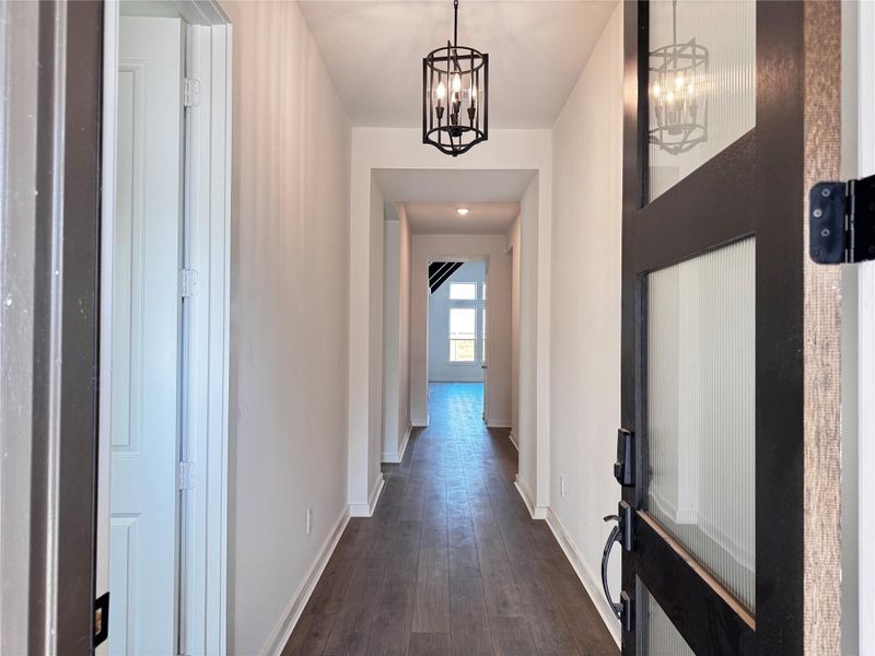 Airy and elegant—this entryway makes a memorable first impression. Airy and elegant—this entryway makes a memorable first impression.