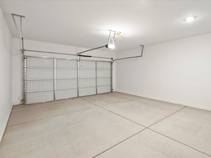 Spacious, unfurnished interior of a new home in Alamar at Rocking K, Tucson (Image 15).