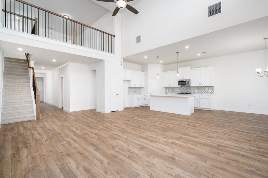 Spacious, unfurnished interior of a new home in Reunion, Rhome (Image 19).