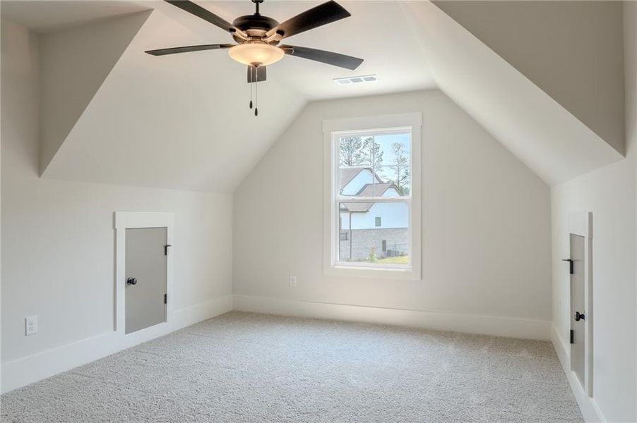 Spacious, unfurnished interior of a new home in Spring Creek, Monroe (Image 41). Spacious, unfurnished interior of a new home in Spring Creek, Monroe (Image 41).