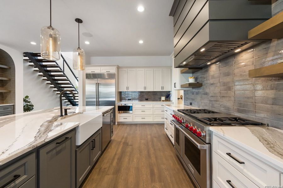 Furnished interior view inside a new home in , Kingsland (Image 31).