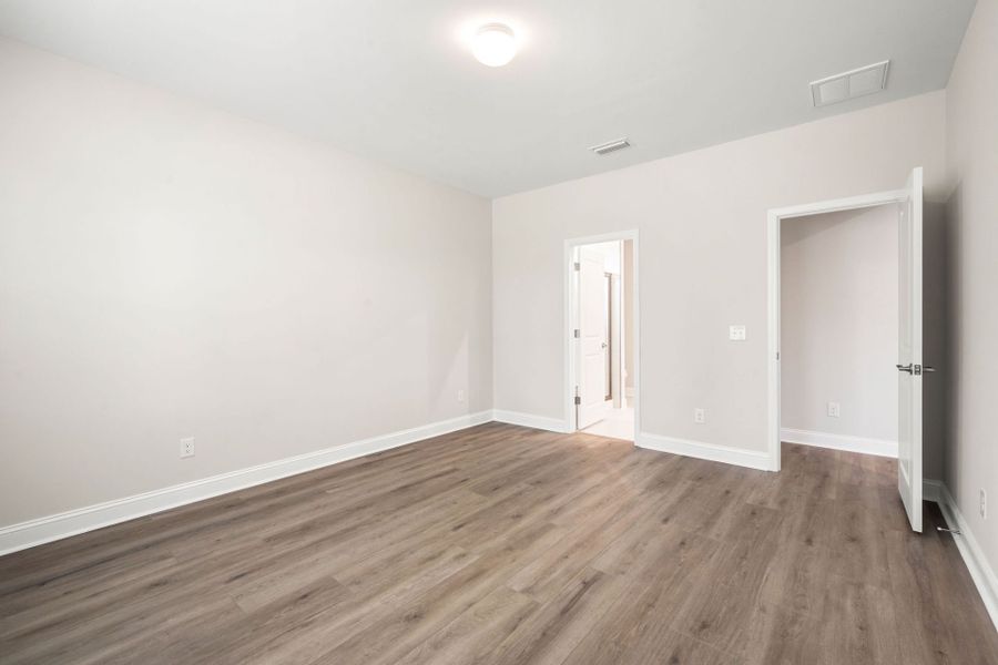 Spacious, unfurnished interior of a new home in Salem Bay, Beaufort (Image 18).