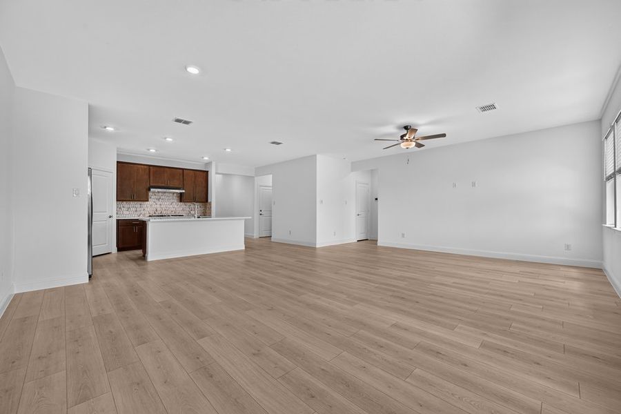 Spacious, unfurnished interior of a new home in Madero 50s, Fort Worth (Image 15).