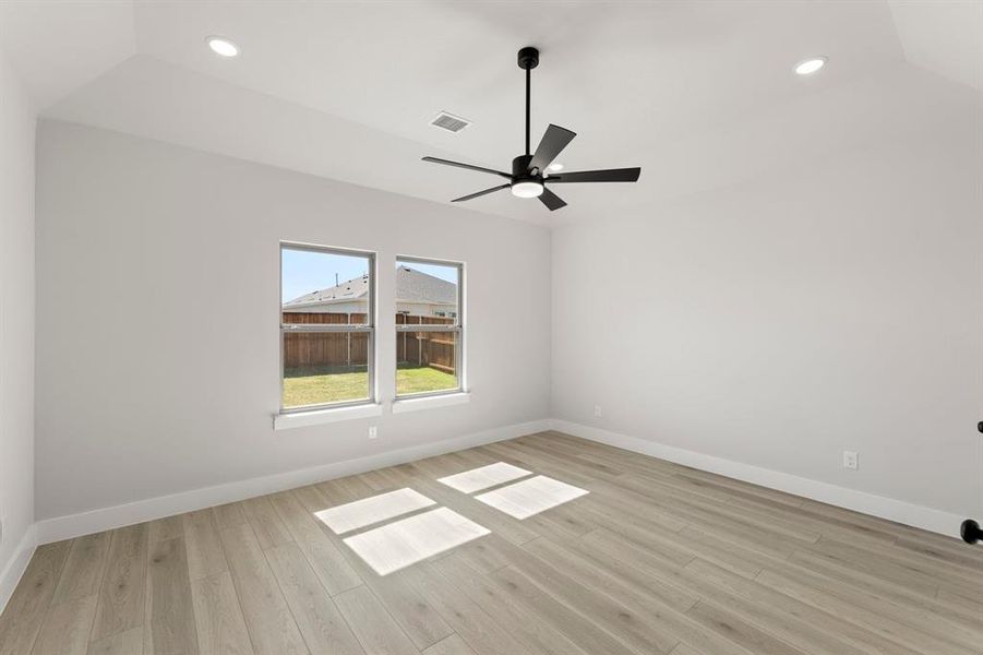 Spacious, unfurnished interior of a new home in Las Lomas, Forney (Image 23). Spacious, unfurnished interior of a new home in Las Lomas, Forney (Image 23).
