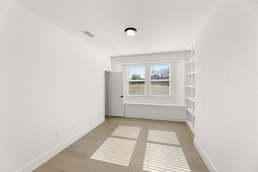 Spacious, unfurnished interior of a new home in Hidden Lakes Estates, DeSoto (Image 20).