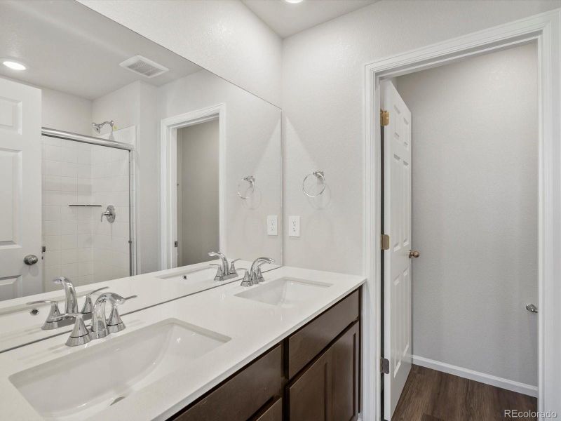 Furnished interior view inside a new home in Horizon Uptown: The Mountain Collection, Aurora (Image 5). Furnished interior view inside a new home in Horizon Uptown: The Mountain Collection, Aurora (Image 5).