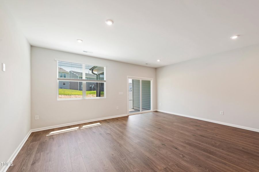 PJDT-0237E-00_Southport A_Family Room