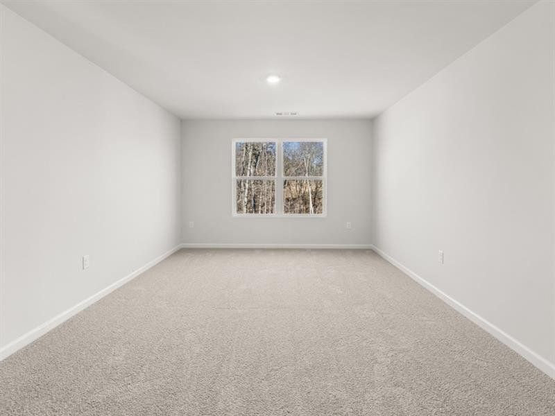 Spacious, unfurnished interior of a new home in Falcon Landing, Gainesville (Image 23).