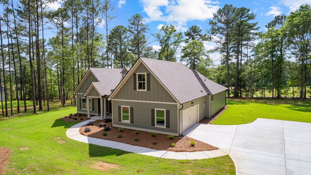 Front exterior of a new home in Golfview, Thomaston, GA, highlighting curb appeal (Image 2).