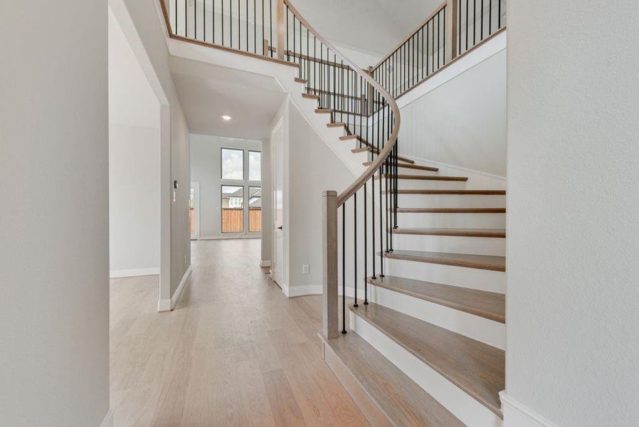 Spacious, unfurnished interior of a new home in Lake Forest, McKinney (Image 25).