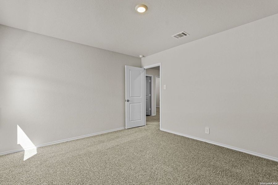 Spacious, unfurnished interior of a new home in Redbird Ranch, San Antonio (Image 30).
