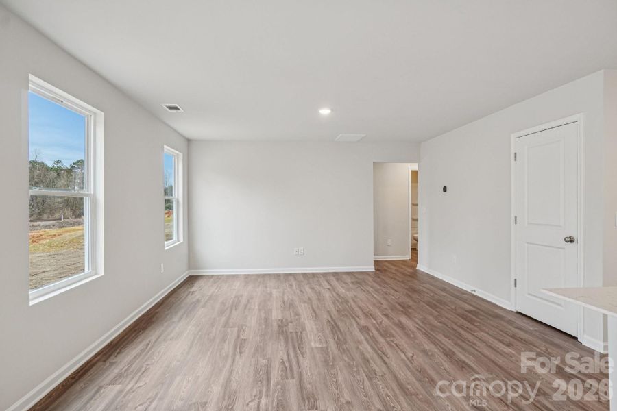 Spacious, unfurnished interior of a new home in Frey Creek, Spartanburg (Image 19).