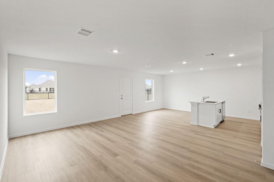 Spacious, unfurnished interior of a new home in Sunterra, Katy (Image 8). Spacious, unfurnished interior of a new home in Sunterra, Katy (Image 8).