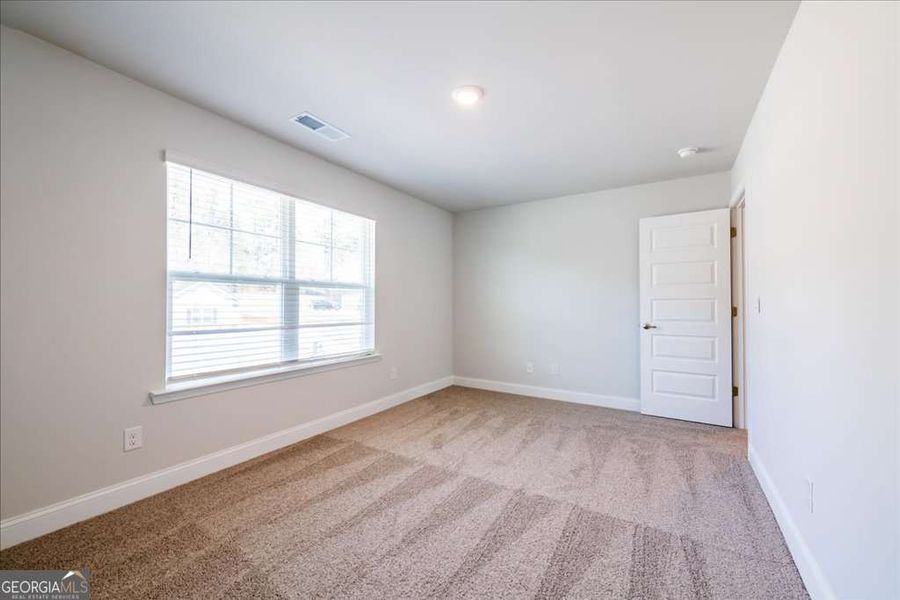 Spacious, unfurnished interior of a new home in Carson's Walk, Macon (Image 29).