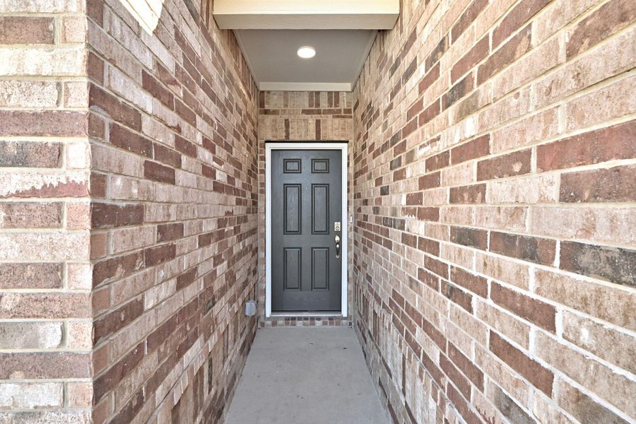Exterior details and patio area of a home in Stoney Chase, Del Valle (Image 22).