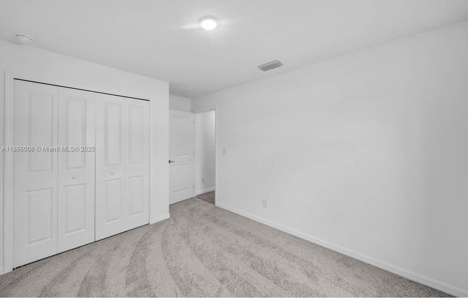 Spacious, unfurnished interior of a new home in , Cape Coral (Image 12).