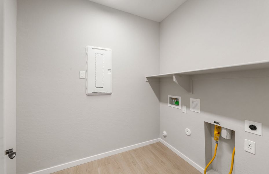 Spacious, unfurnished interior of a new home in Artisan at Asante, Surprise (Image 23).