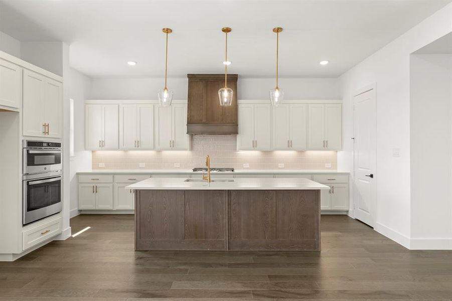 14. 6913 Cater - Kitchen
