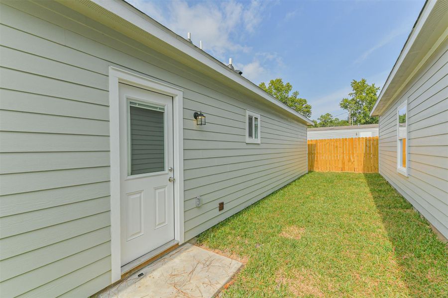 Exterior details and patio area of a home in Bridgeland, Cypress (Image 19).