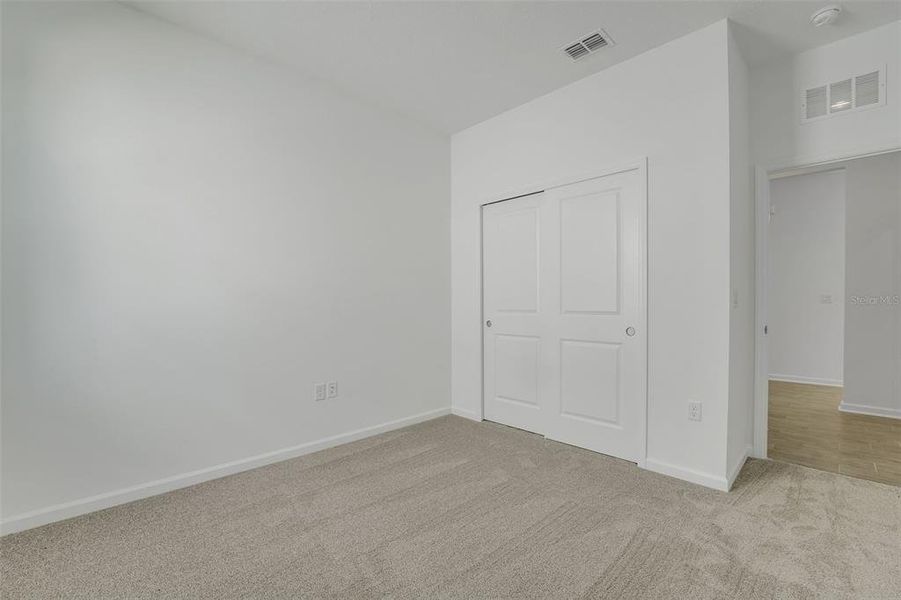 Spacious, unfurnished interior of a new home in Reserve at Hammock Oaks, Lady Lake (Image 14).