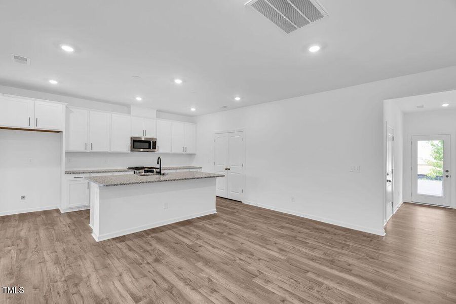 silverstone-dining-area-to-kitchen silverstone-dining-area-to-kitchen