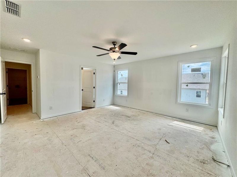 Spacious, unfurnished interior of a new home in Eastlyn Crossing, Flowery Branch (Image 7).