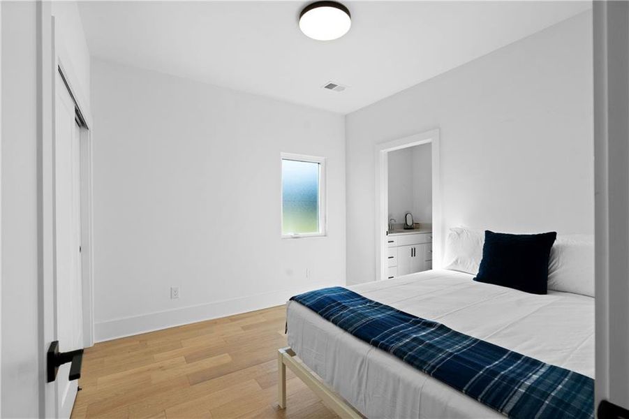 Furnished interior view inside a new home in , Waleska (Image 17).