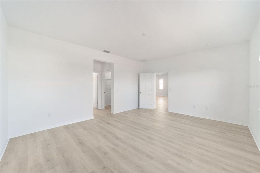 Spacious, unfurnished interior of a new home in , Ocala (Image 30).