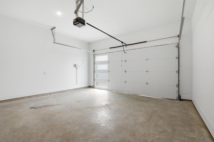 Spacious, unfurnished interior of a new home in , Denison (Image 33).