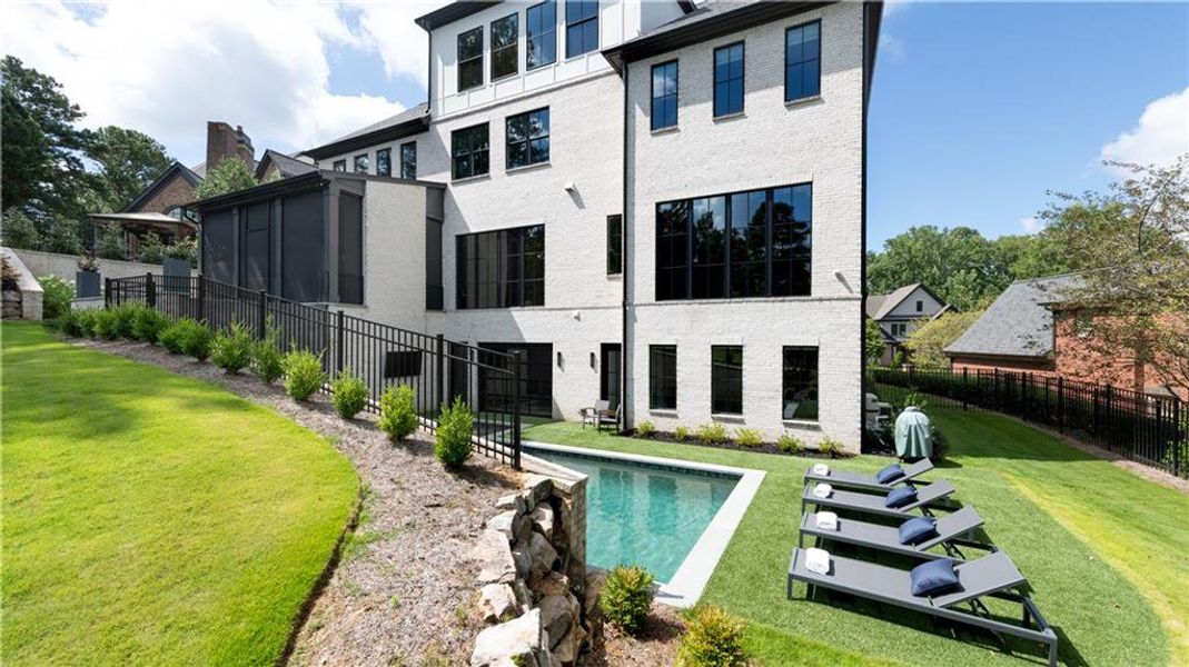 Image 101 of a home in .