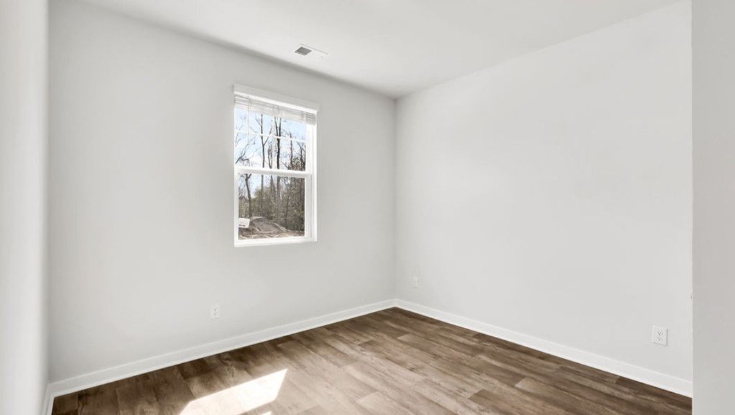 Spacious, unfurnished interior of a new home in Eagle Creek, Bolivia (Image 19).