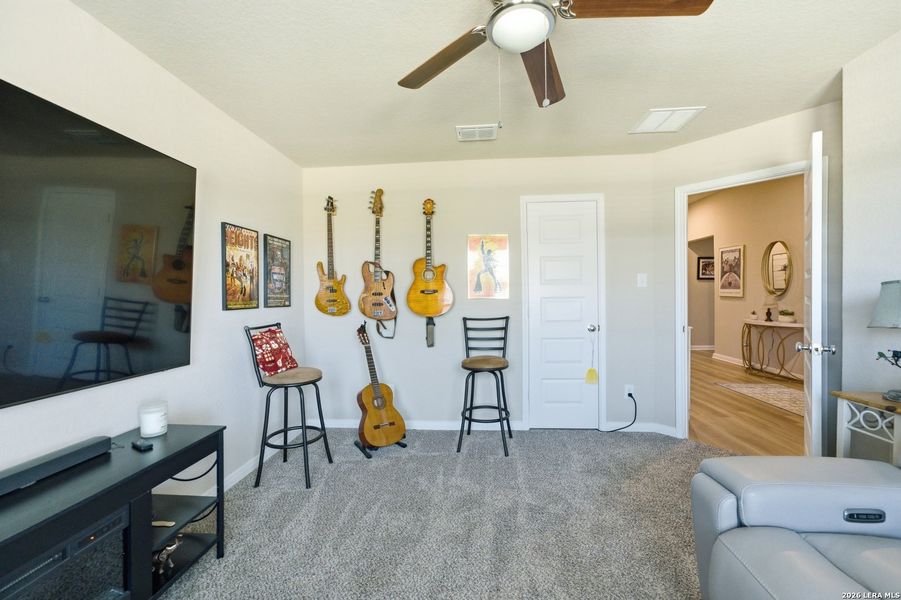 Furnished interior view inside a new home in , Atascosa (Image 10).