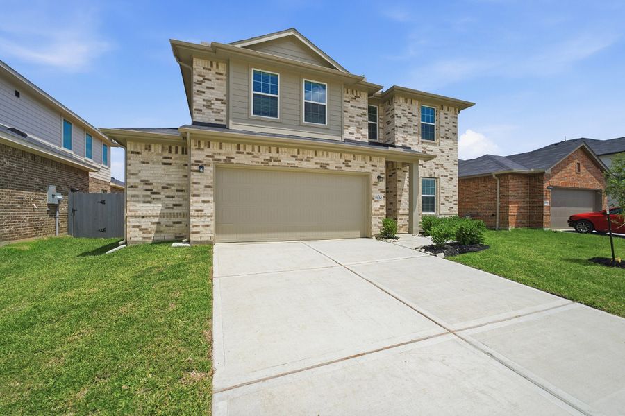 Front exterior of a new home in Bay Creek, Baytown, TX, highlighting curb appeal (Image 2).