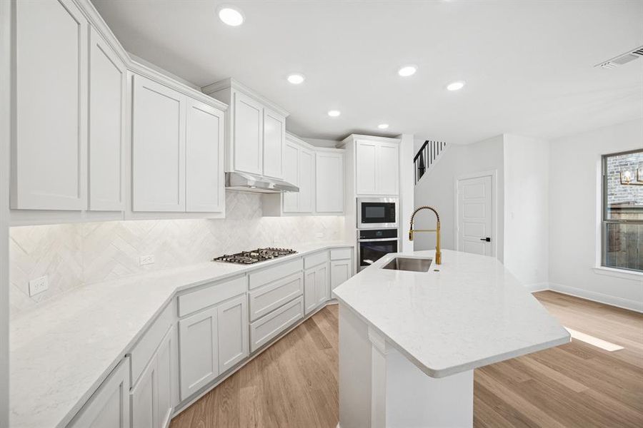 Furnished interior view inside a new home in Creekshaw – Gardens, Royse City (Image 8). Furnished interior view inside a new home in Creekshaw – Gardens, Royse City (Image 8).