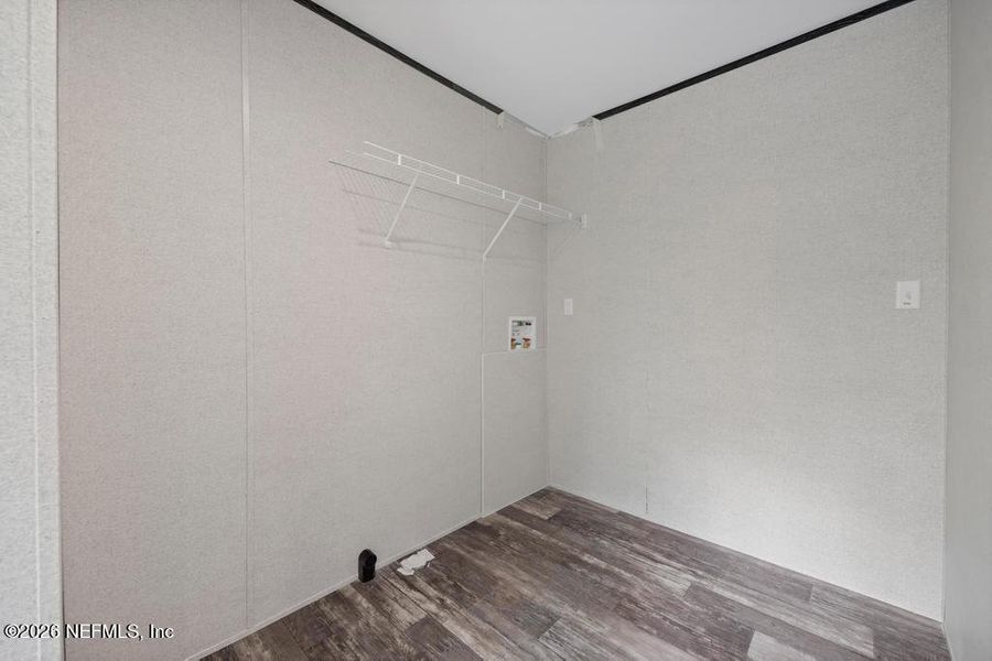 Spacious, unfurnished interior of a new home in , Middleburg (Image 22).