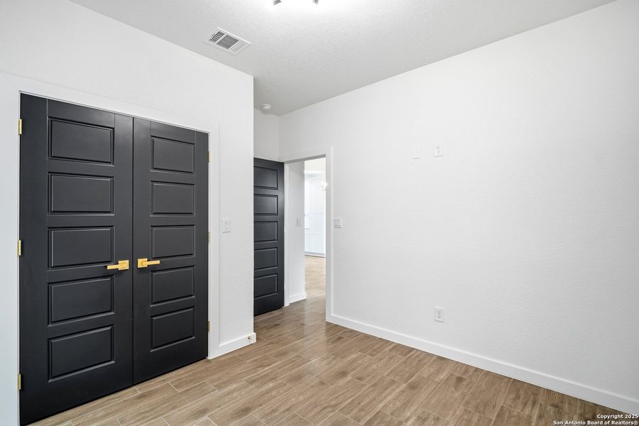 Spacious, unfurnished interior of a new home in , Lytle (Image 11).