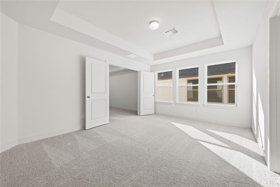 Representative image. Features, selections and colors may vary.