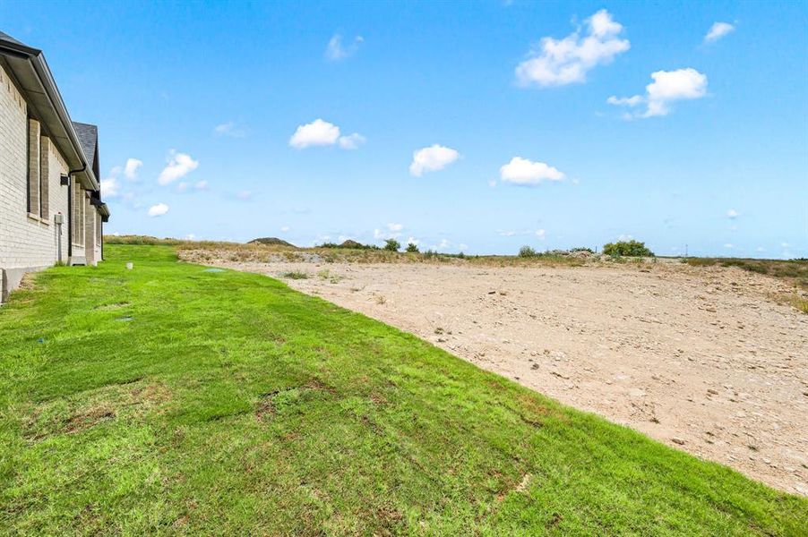 Exterior details and patio area of a home in Bella Crossing, Fort Worth (Image 27).