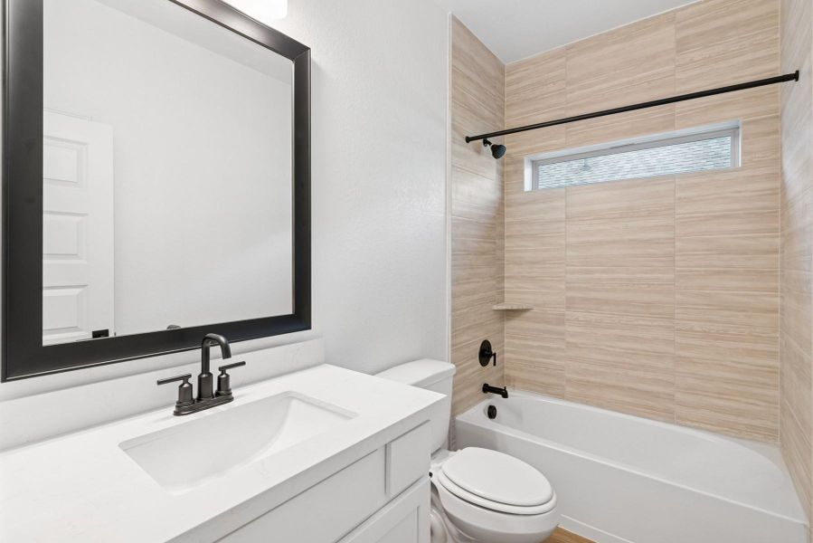 Hall bath (*Photo not of actual home and used for illustration purposes only.)