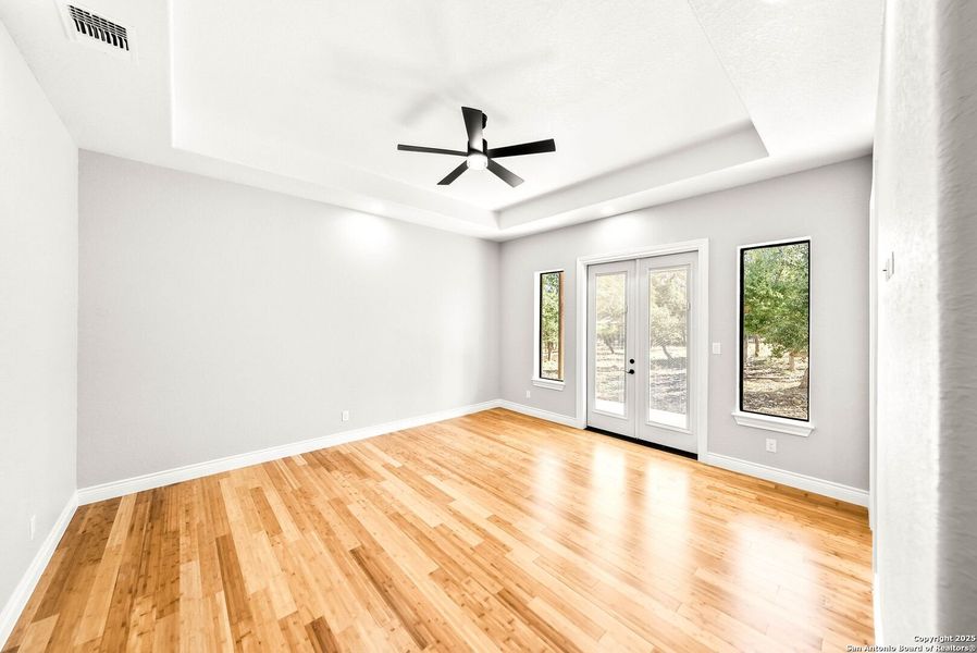 Spacious, unfurnished interior of a new home in , New Braunfels (Image 25).