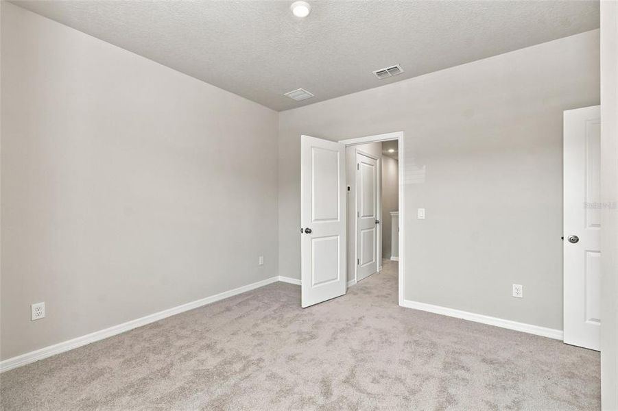 Spacious, unfurnished interior of a new home in , Daytona Beach (Image 15).