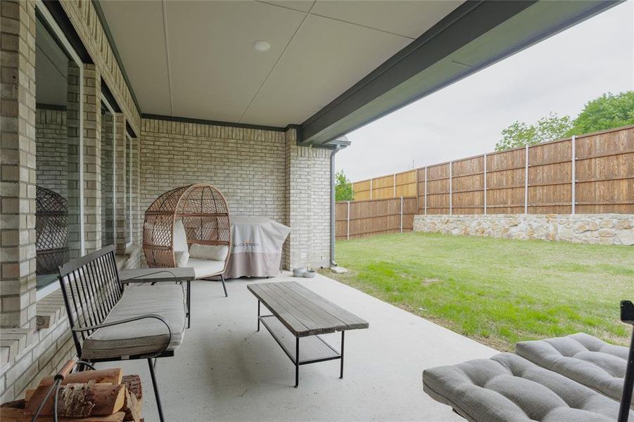Covered patio with light-colored brick exterior
