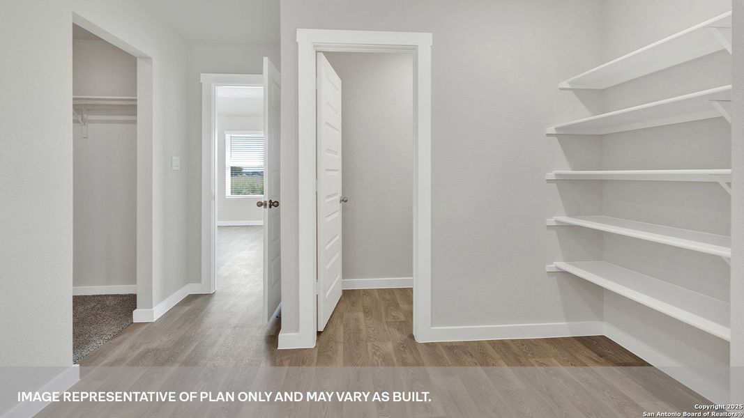 Spacious, unfurnished interior of a new home in Sonoma Oaks, Fredericksburg (Image 14).