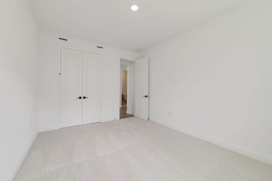 Spacious, unfurnished interior of a new home in Acuera Estates, Apopka (Image 19).