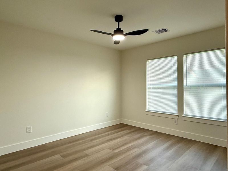 Spacious, unfurnished interior of a new home in , Baytown (Image 14).