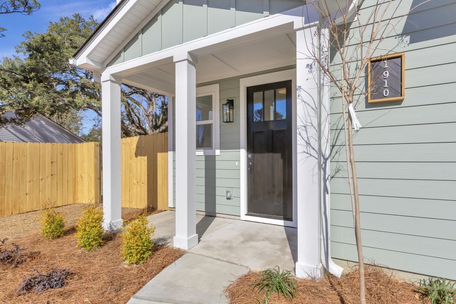 Exterior details and patio area of a home in , Charleston (Image 25).